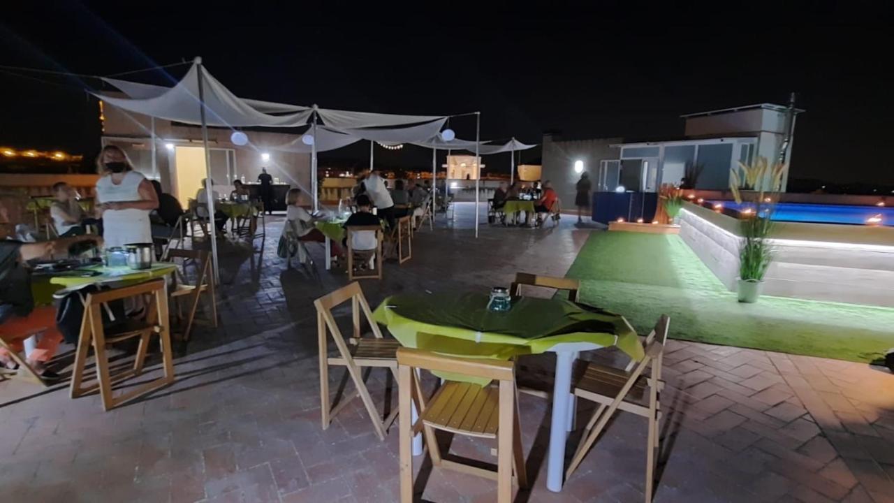 Hotel Fonda Neus Sant Sadurní dʼAnoia Exterior foto