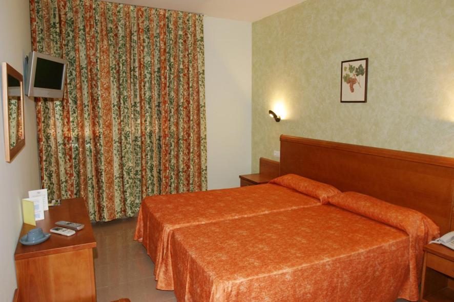Hotel Fonda Neus Sant Sadurní dʼAnoia Quarto foto