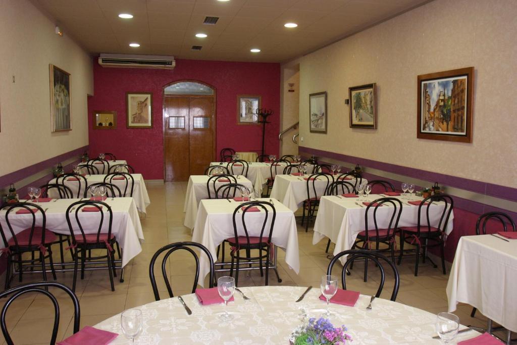 Hotel Fonda Neus Sant Sadurní dʼAnoia Exterior foto